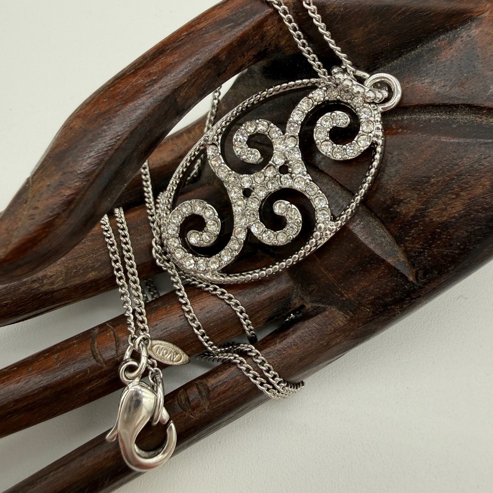Vintage Avon SP Silver Plated “Swirl Pendant” Necklace w/ Clear Rhinestones